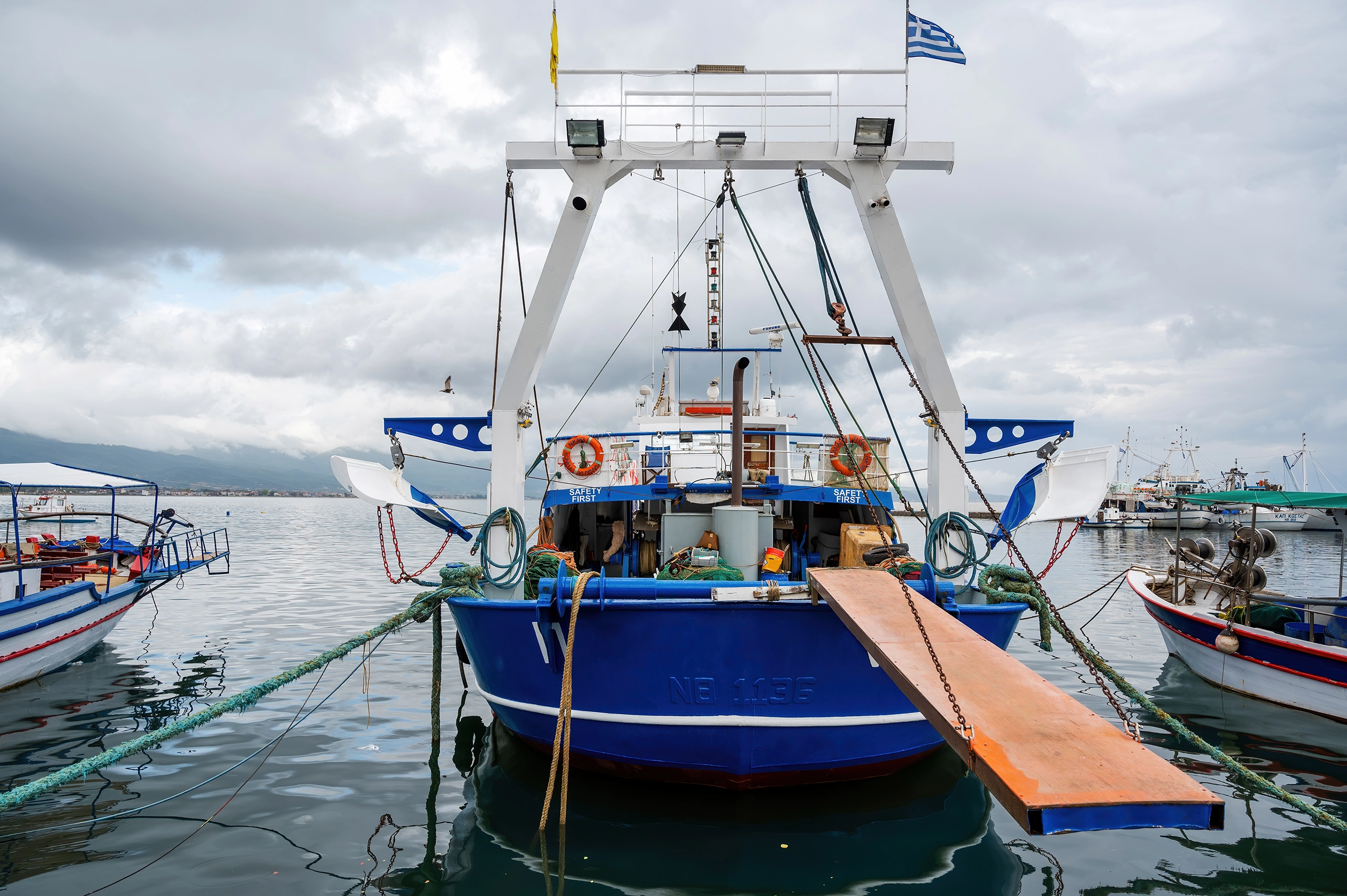 Chalutier à port