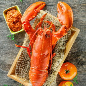 Homard breton cuit, crustacé en vente aux Viviers de Banastère - Presquîle de Rhuys